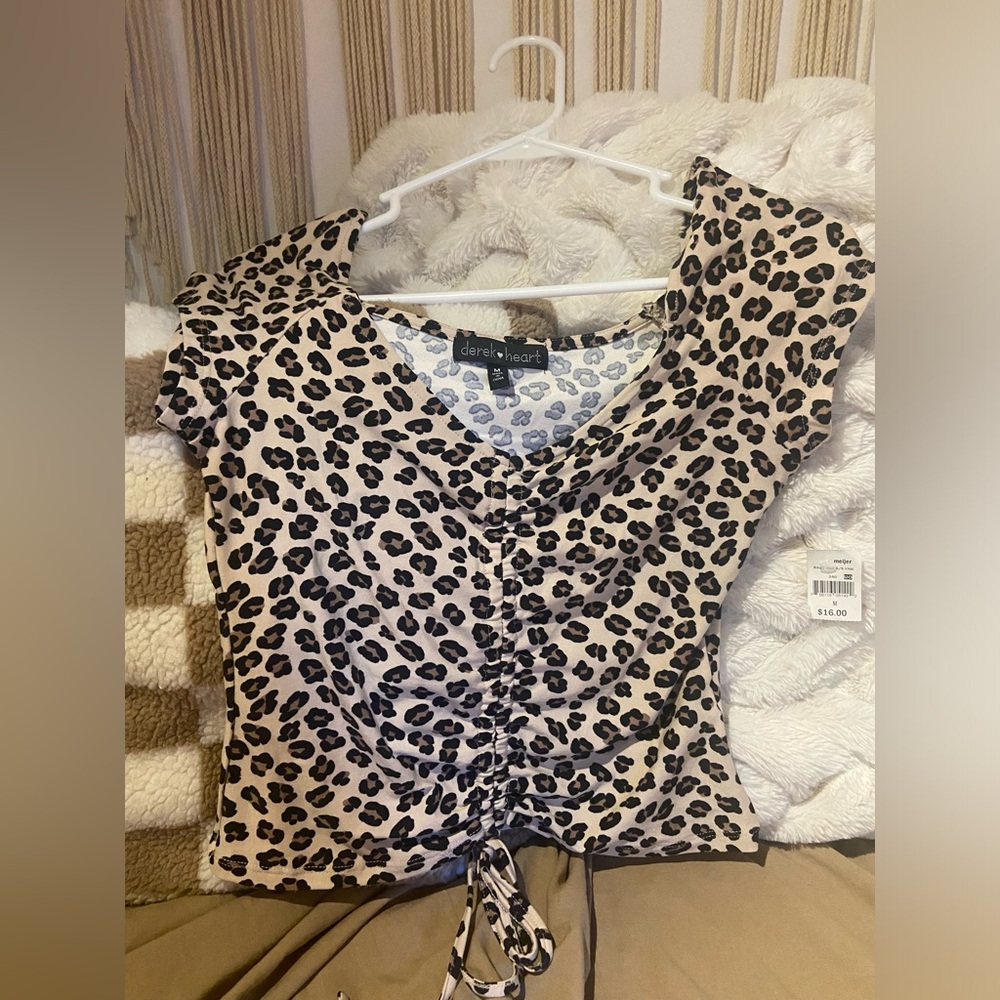 🌸Cropped cheetah top